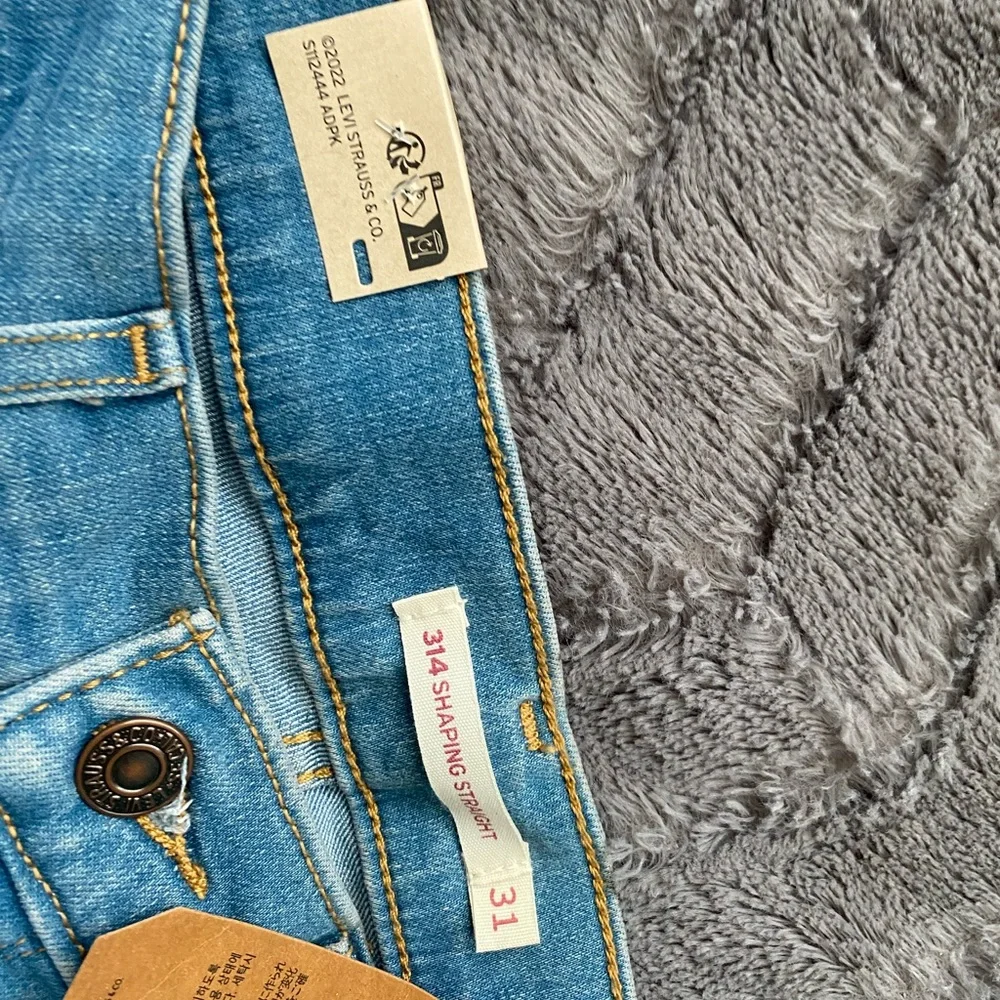 Levi's Straight Leg Jeans - Picture 5 of 7
